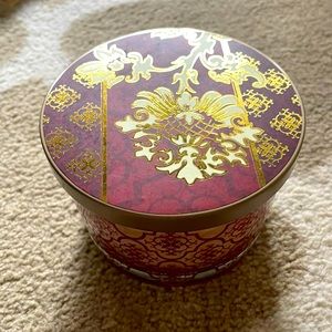 Decorative holiday candle